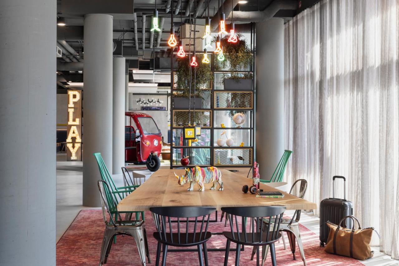 Moxy Vienna City East Exterior photo